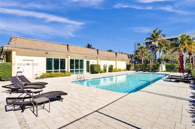 16478 NE 27th Pl 34, Eastern Shores, FL 33160