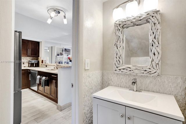 16478 NE 27th Pl 34, Eastern Shores, FL 33160