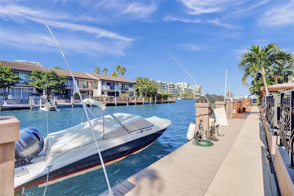 16478 NE 27th Pl 34, Eastern Shores, FL 33160