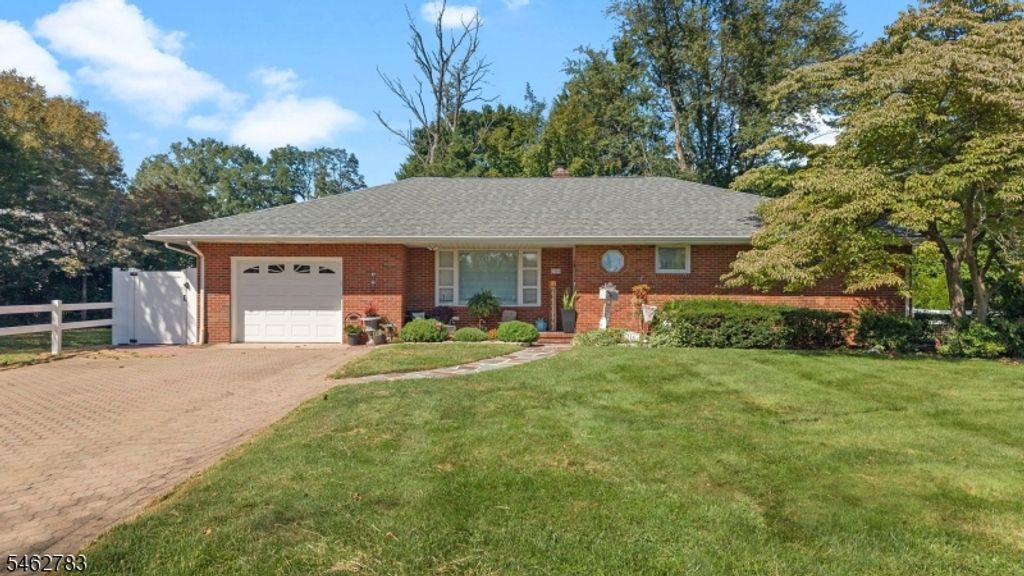 704 3Rd St, Dunellen Boro, NJ 08812 — exterior
