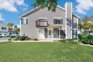 435 Sandhurst Lane 435, South Elgin, IL 60177
