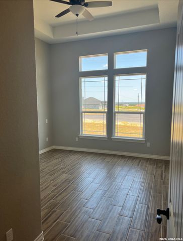 112 Estates Dr, La Vernia, TX 78121