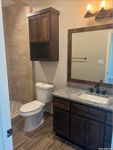 112 Estates Dr, La Vernia, TX 78121