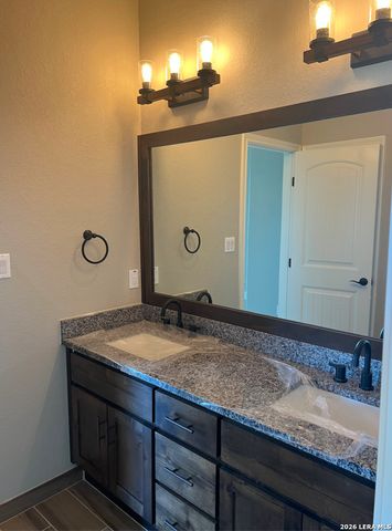 112 Estates Dr, La Vernia, TX 78121
