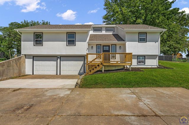 5328 NW Green Hills RD, Topeka, KS 66618