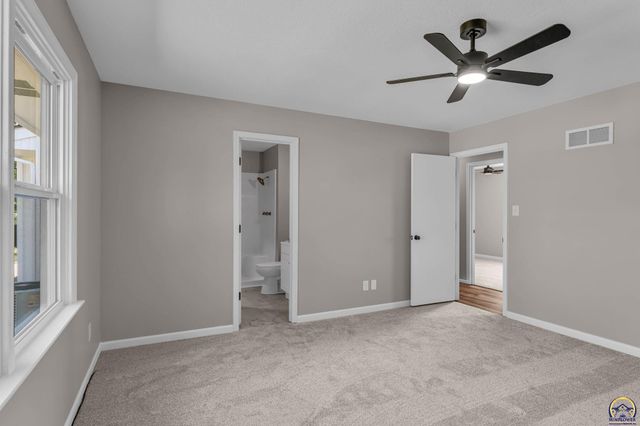 5328 NW Green Hills RD, Topeka, KS 66618