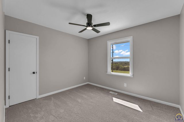 5328 NW Green Hills RD, Topeka, KS 66618