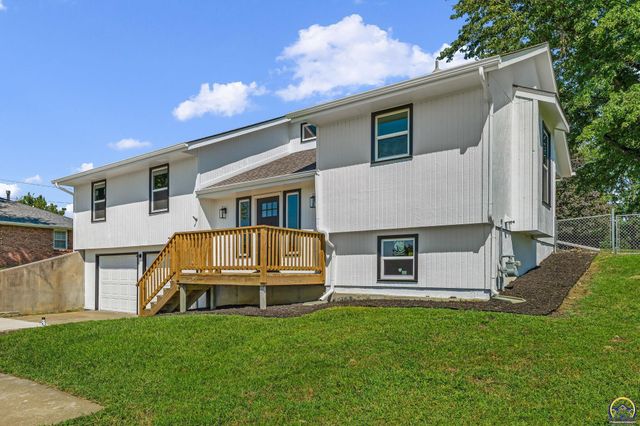 5328 NW Green Hills RD, Topeka, KS 66618