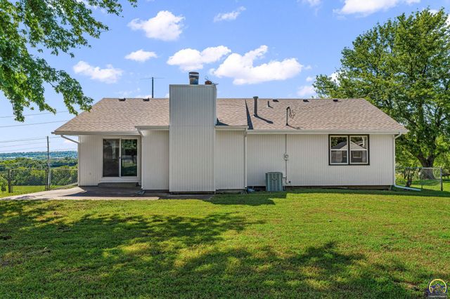 5328 NW Green Hills RD, Topeka, KS 66618