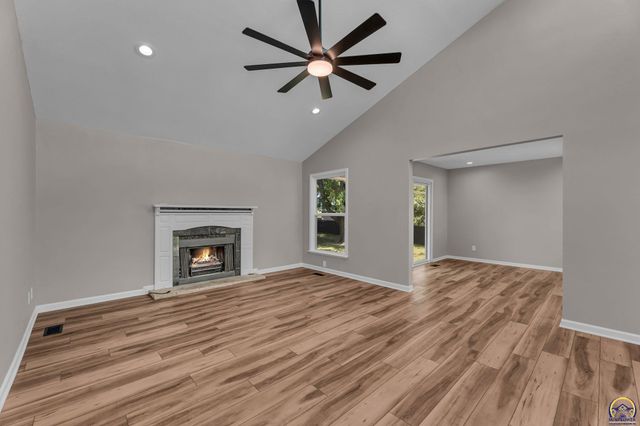 5328 NW Green Hills RD, Topeka, KS 66618