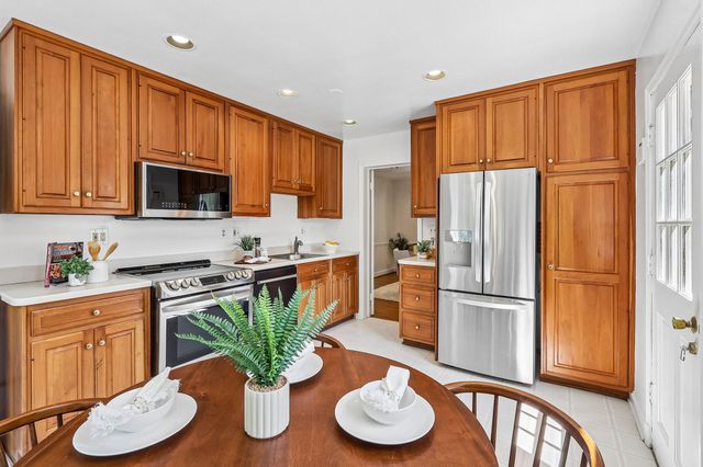 5601 KIRKWOOD DR, Bethesda, MD 20816