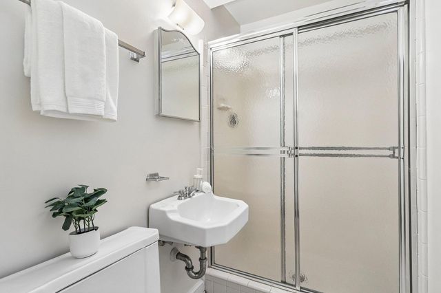 5601 KIRKWOOD DR, Bethesda, MD 20816