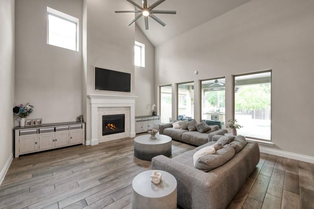 275 Bronze View Drive, Montgomery, TX 77316