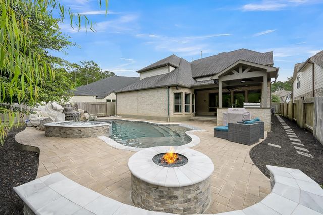 275 Bronze View Drive, Montgomery, TX 77316