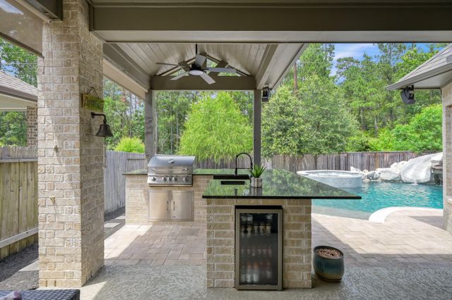 275 Bronze View Drive, Montgomery, TX 77316