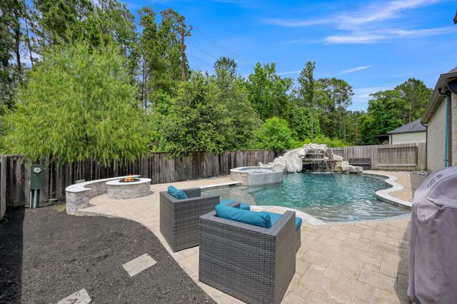 275 Bronze View Drive, Montgomery, TX 77316