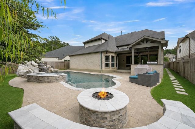 275 Bronze View Drive, Montgomery, TX 77316