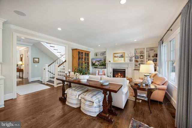 2012 N JEFFERSON ST, Arlington, VA 22205
