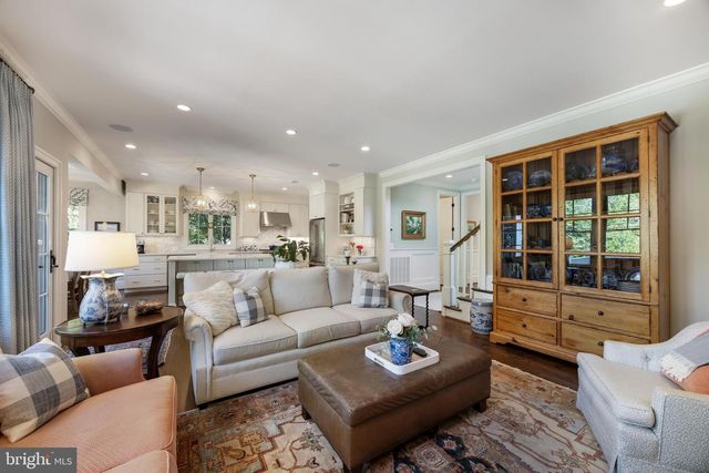 2012 N JEFFERSON ST, Arlington, VA 22205