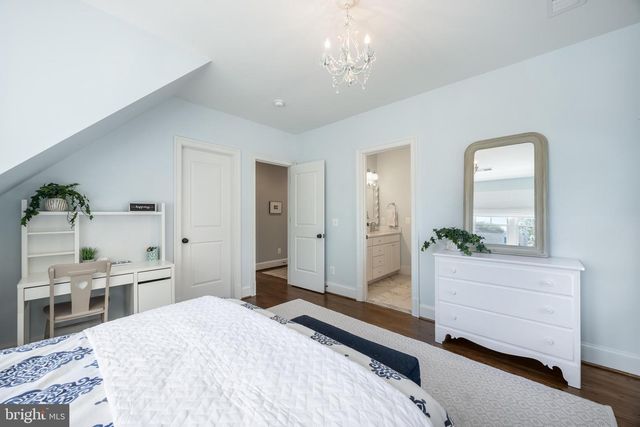 2012 N JEFFERSON ST, Arlington, VA 22205