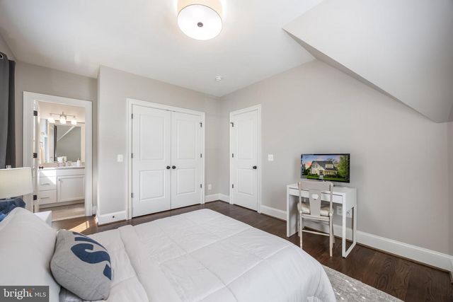 2012 N JEFFERSON ST, Arlington, VA 22205