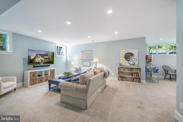 2012 N JEFFERSON ST, Arlington, VA 22205