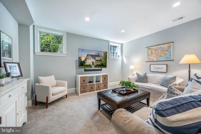 2012 N JEFFERSON ST, Arlington, VA 22205