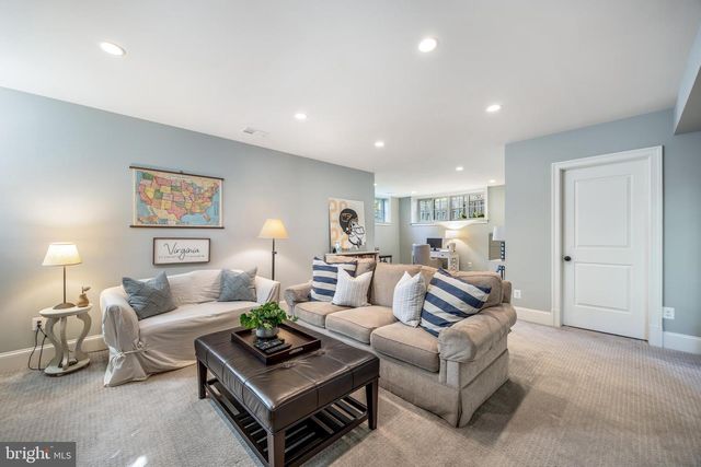 2012 N JEFFERSON ST, Arlington, VA 22205