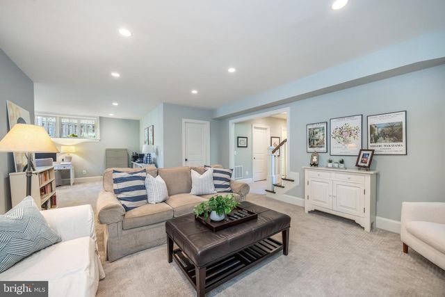 2012 N JEFFERSON ST, Arlington, VA 22205