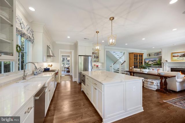 2012 N JEFFERSON ST, Arlington, VA 22205