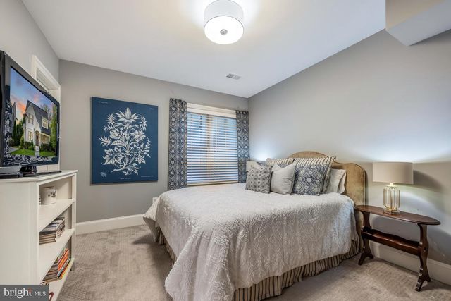2012 N JEFFERSON ST, Arlington, VA 22205