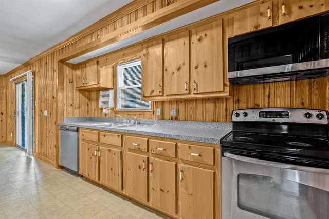 545 Hickory Ave., Johnsonville, SC 29555