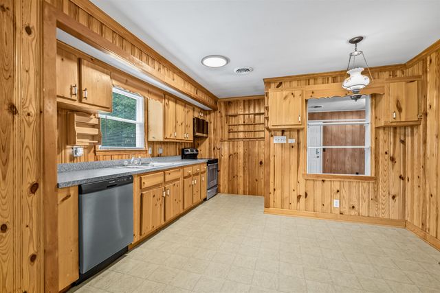545 Hickory Ave., Johnsonville, SC 29555
