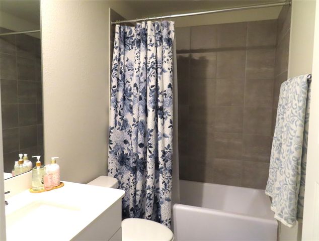 10854 Bodie Hills Drive, Rosharon, TX 77583