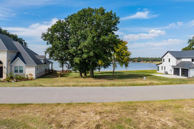 32 Shoreline Drive, Mabank, TX 75143