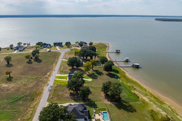 32 Shoreline Drive, Mabank, TX 75143