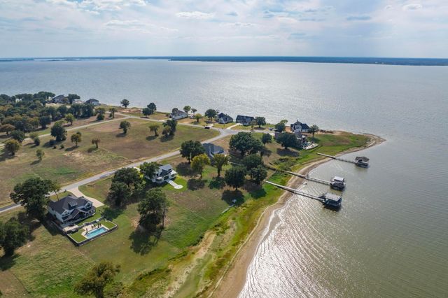 32 Shoreline Drive, Mabank, TX 75143