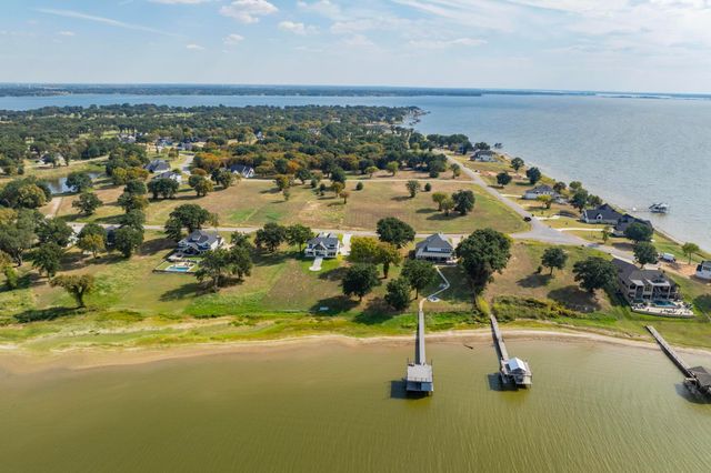 32 Shoreline Drive, Mabank, TX 75143