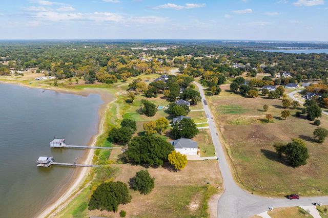 32 Shoreline Drive, Mabank, TX 75143