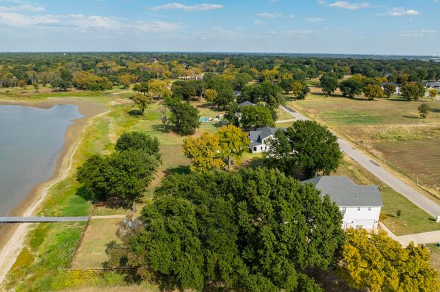 32 Shoreline Drive, Mabank, TX 75143