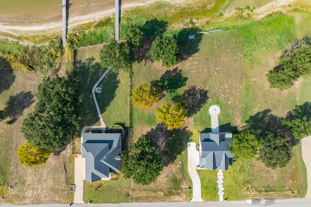 32 Shoreline Drive, Mabank, TX 75143