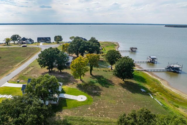 32 Shoreline Drive, Mabank, TX 75143