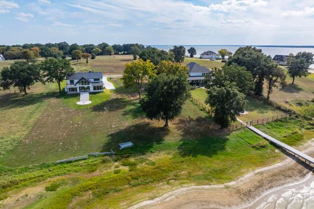 32 Shoreline Drive, Mabank, TX 75143