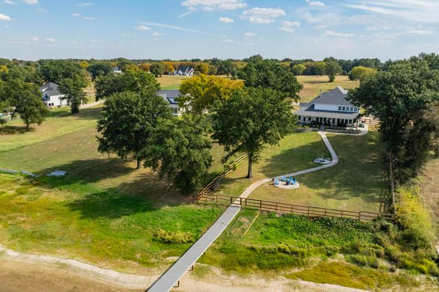 32 Shoreline Drive, Mabank, TX 75143