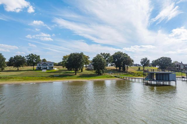 32 Shoreline Drive, Mabank, TX 75143