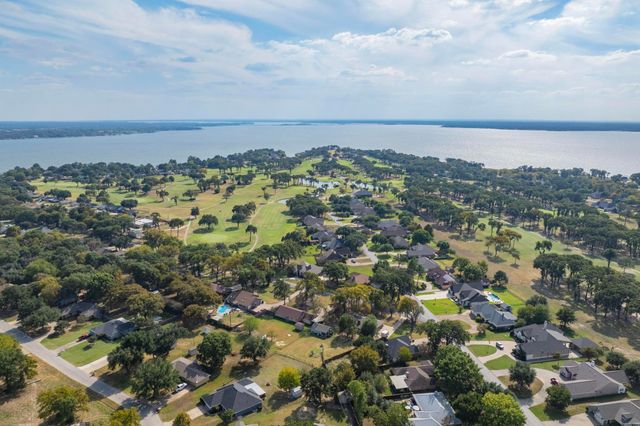 32 Shoreline Drive, Mabank, TX 75143