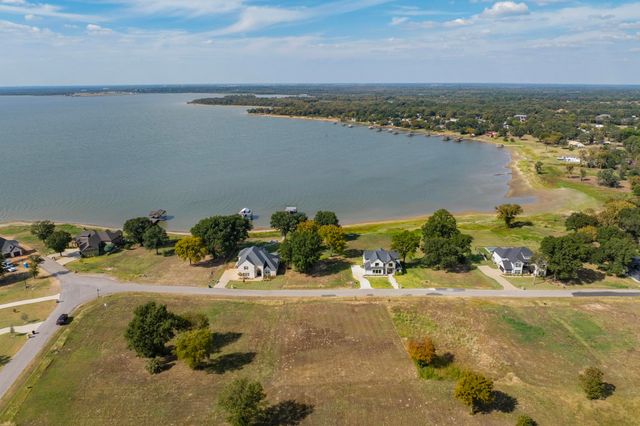 32 Shoreline Drive, Mabank, TX 75143