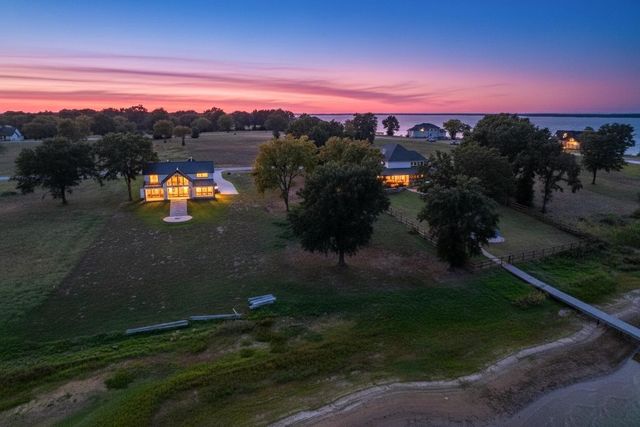 32 Shoreline Drive, Mabank, TX 75143