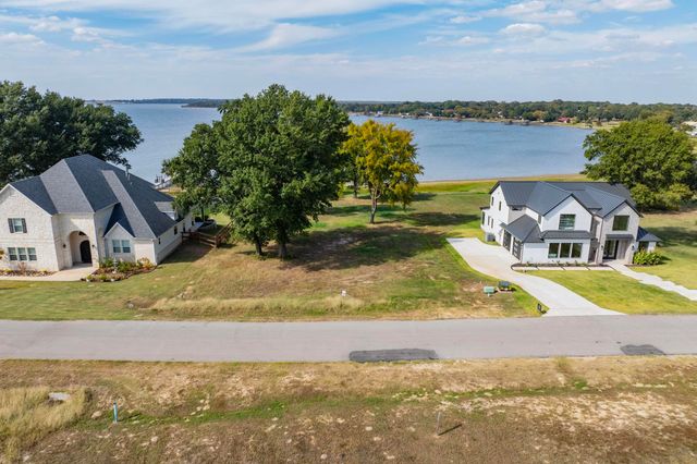 32 Shoreline Drive, Mabank, TX 75143