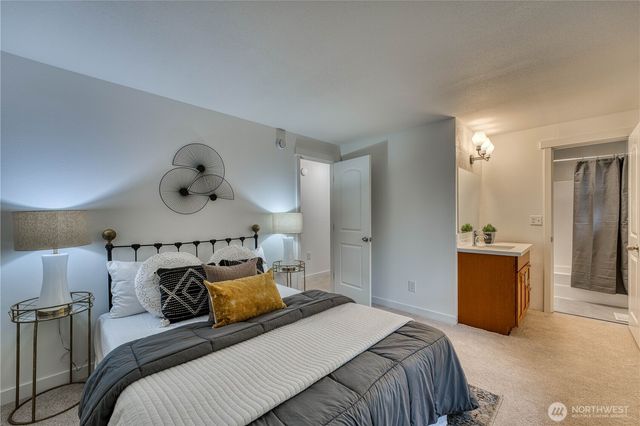 21225 NE 12th Street, Sammamish, WA 98074